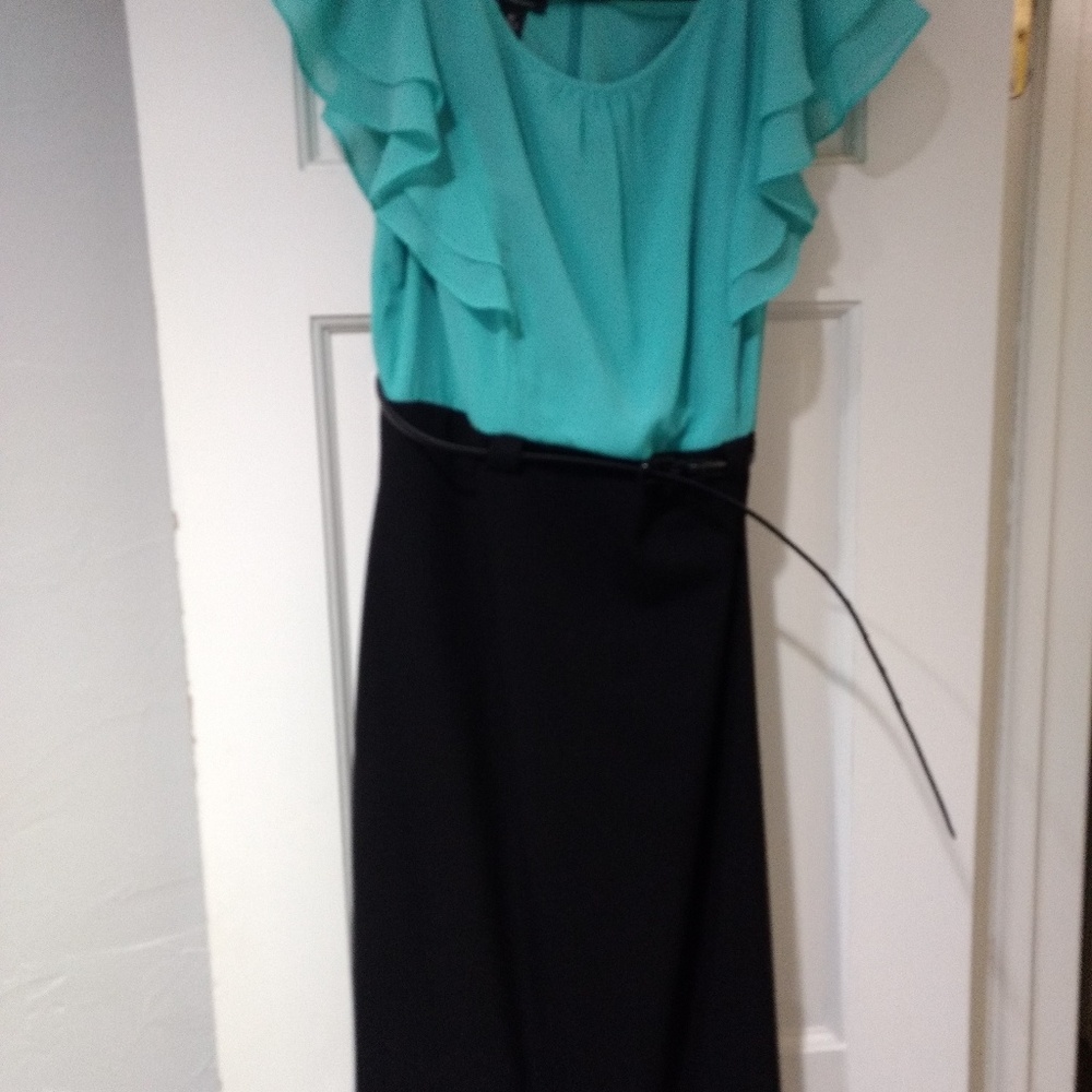 Dress - Picture 2 of 2